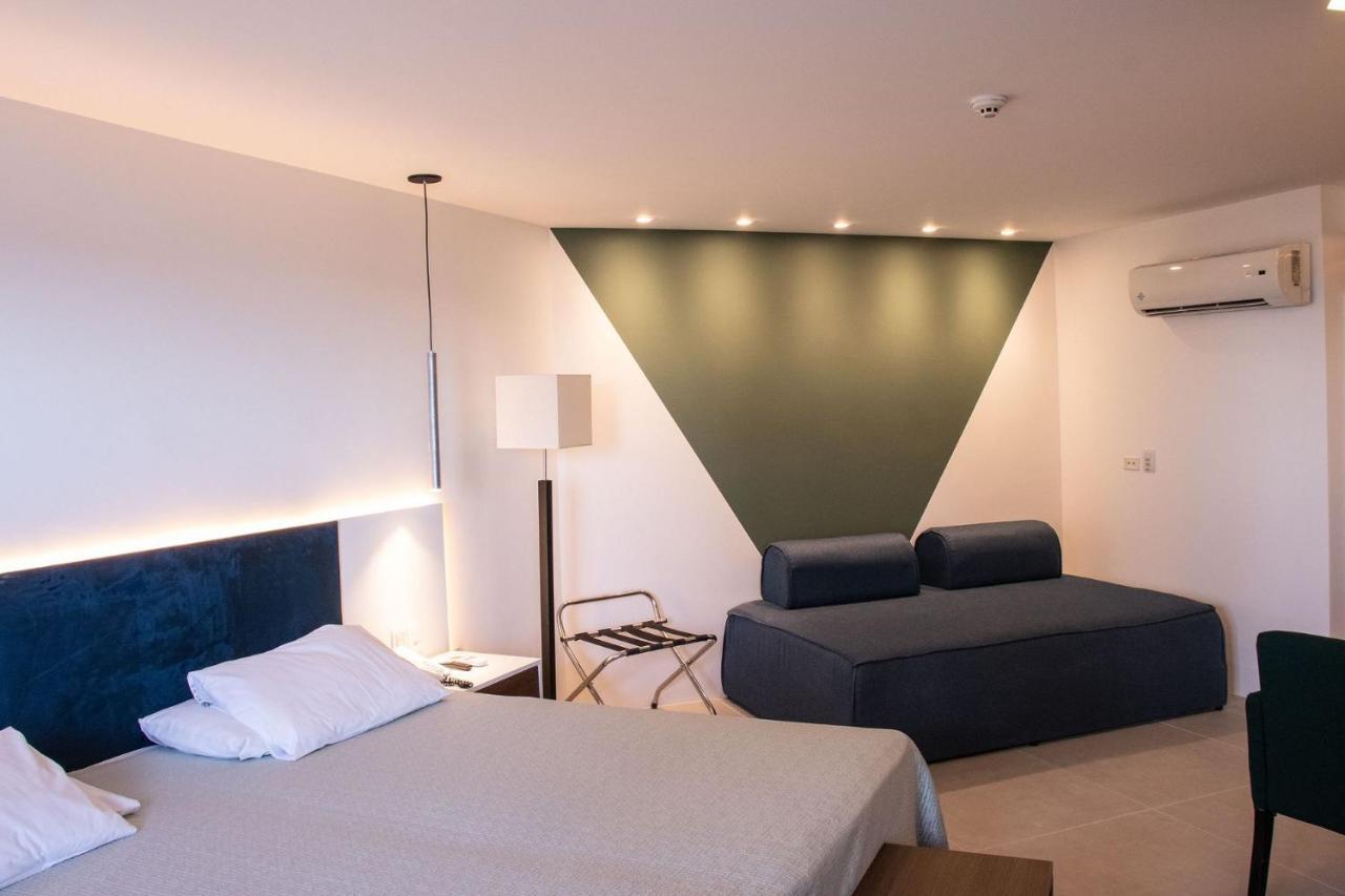 Hy Flats - International Recife